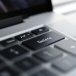 Mac Entfernen-Taste auf einem MacBook-Keyboard – Nahaufnahme